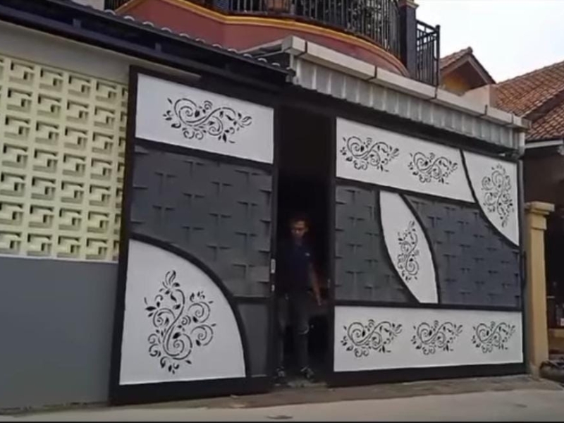 Gerbang Lipat Besi 3